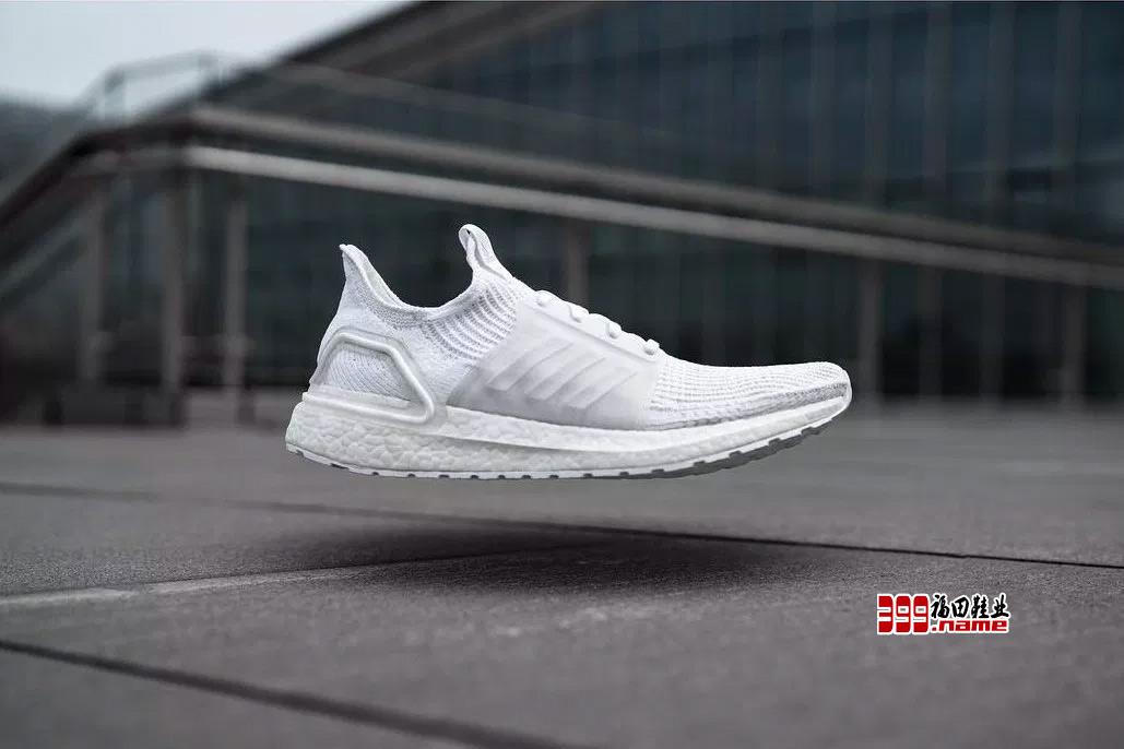 球鞋摄影师 sneakerprophet 释出一款 Ultra Boost 2019 纯白配色