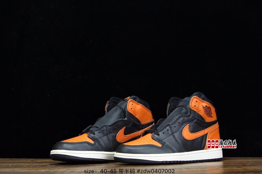 乔丹1代 乔1 Air Jordan 1 “Rookie of the Year”货号：555088-700