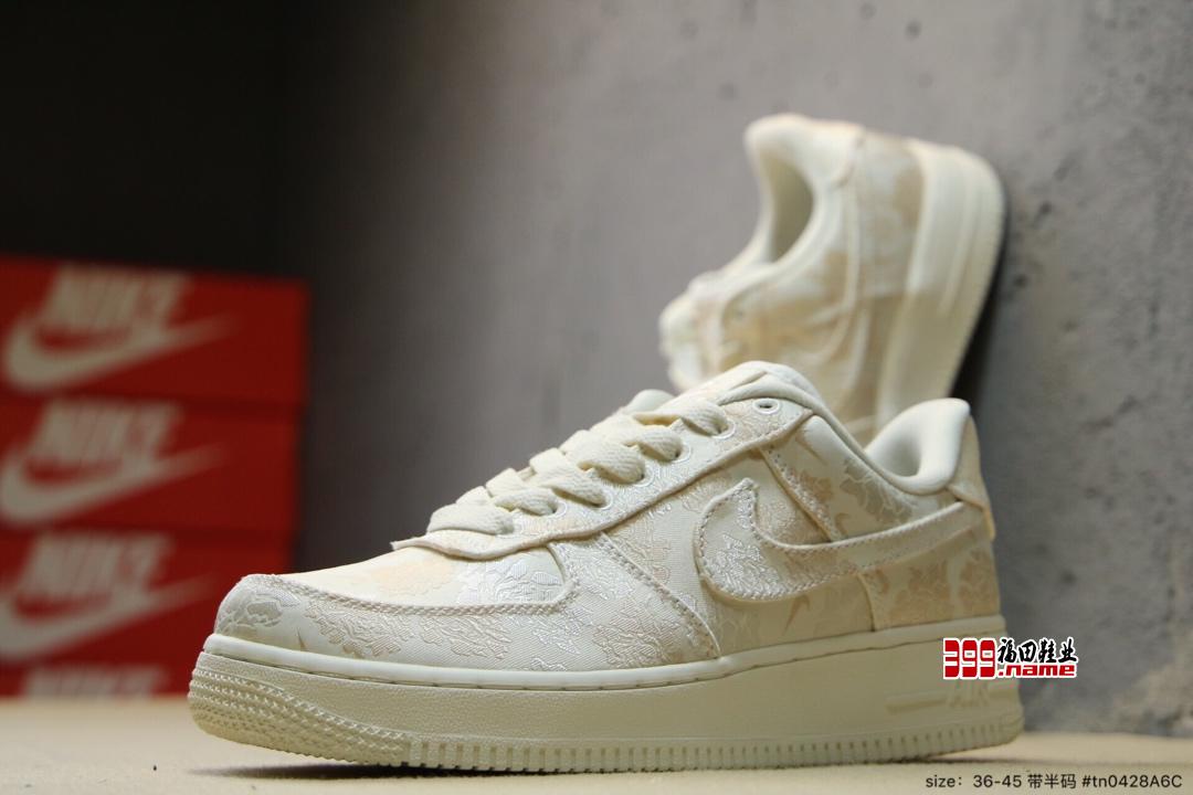 耐克 Nike Air Force 1 ’07 Premium 3 “Pale Ivory”空军一号内置气垫 白黄丝绸低帮休闲板鞋官方货号：AT4144-100