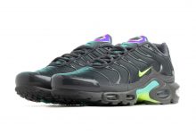 Nike Air Max Plus铁灰色配虹彩亮点 货号：CV1636-001